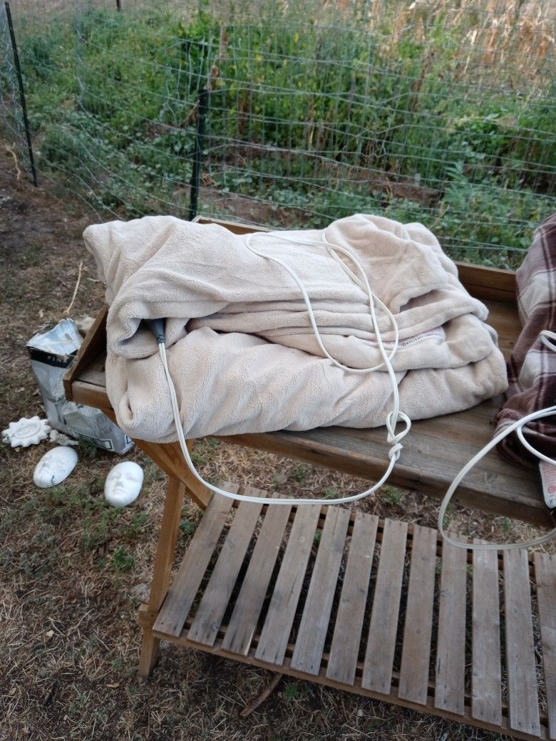 2 Electric Blankets
