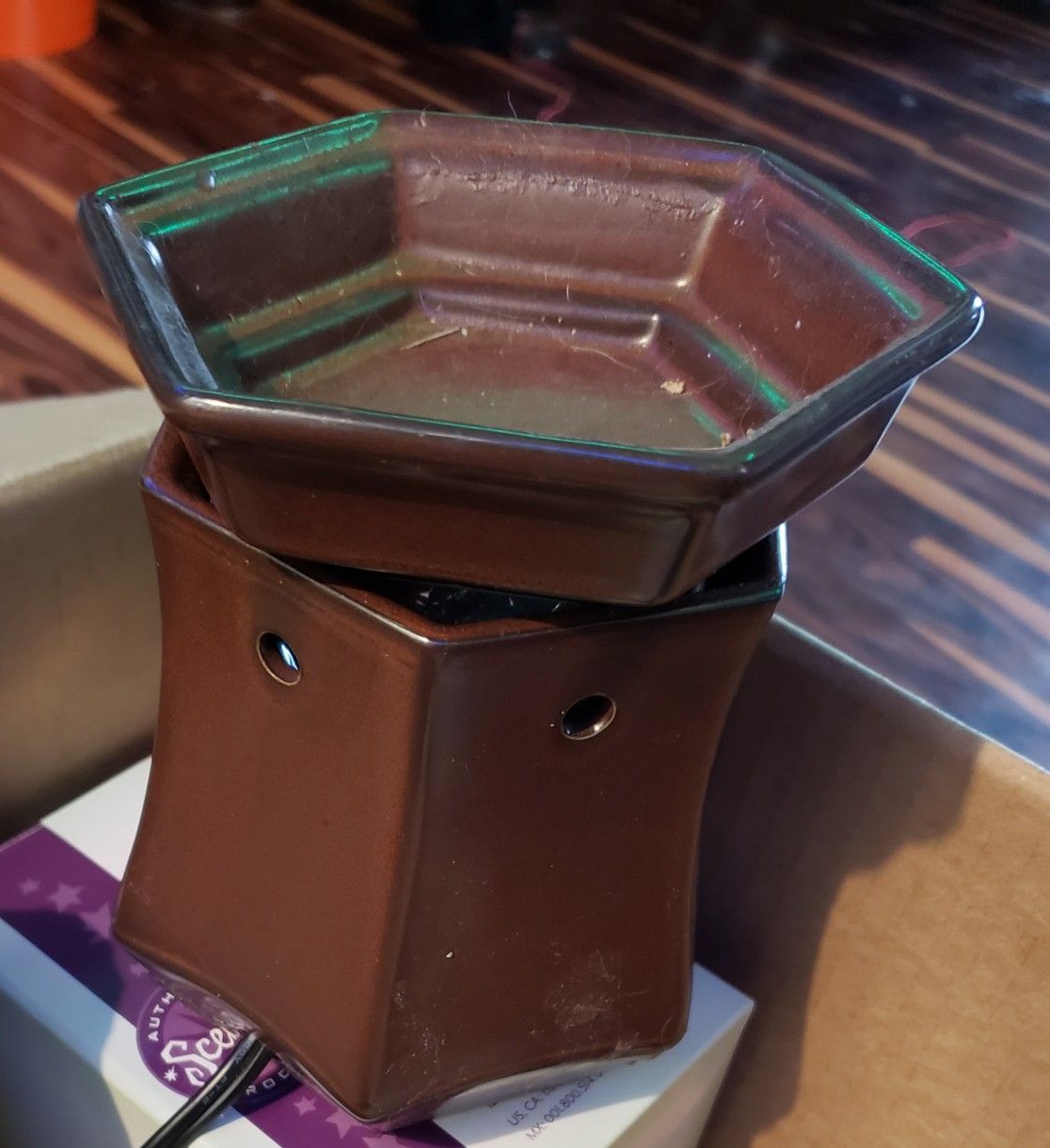 Scentsy warmer, hexagon, brown,red