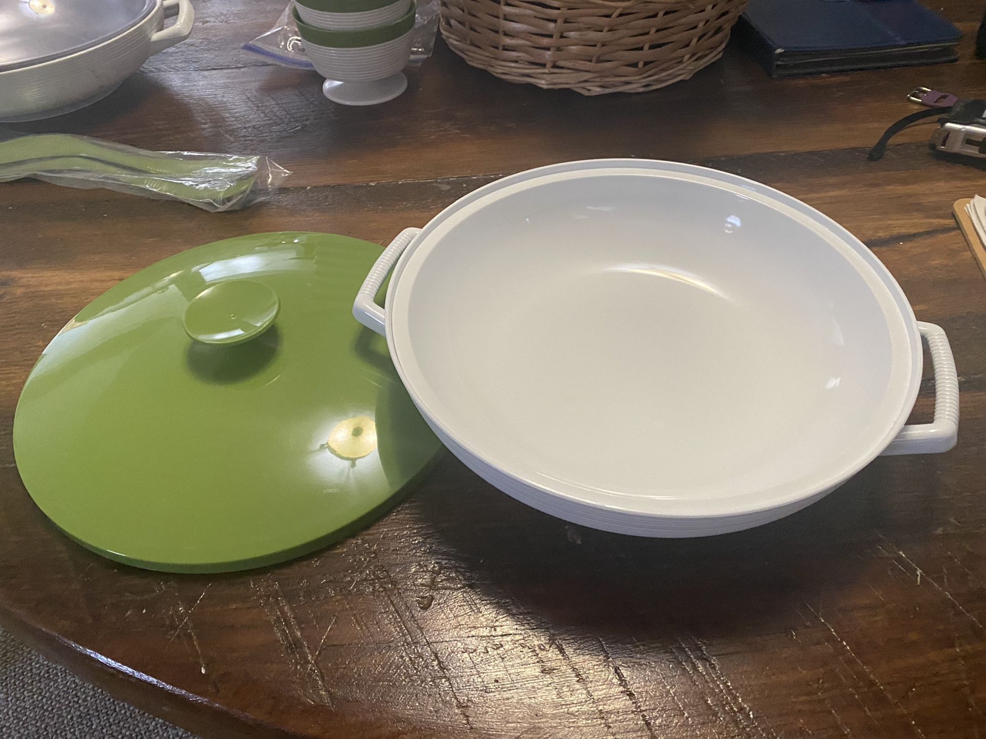 RAFFIAWARE THERMO-TEMP COVERED SERVING BOWL MALLORY RANDALL green lid White Bowl. 10 1/3” diameter and 5” tall to top of lid