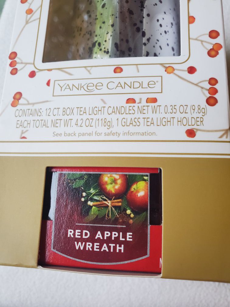 Yankee Candle Red Apple Wreath Candles and Holder