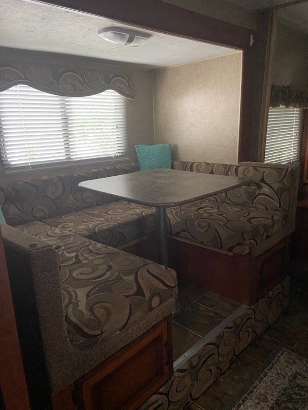 2015 KZ. Sportsmans 21 Ft Trailer, Clean , Sleeps 4 , Ac , Refrigerator , Bed , U Couch Dinning Table Ready To Go. Title In Hand. 14 900.00