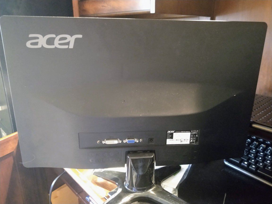 Widescreen Acer LCD 22" Monitor With Cables, Disc