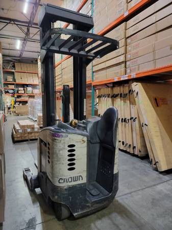 Electrical Stand-Up Forklift Stock / Order Picker Narrow Aisle Crown RR500
