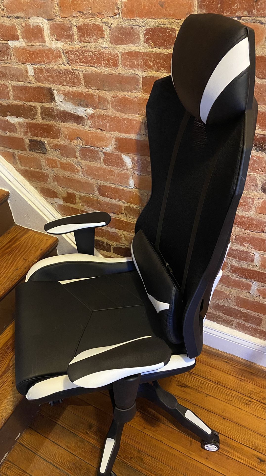 Almost Brand new Gaming Chair