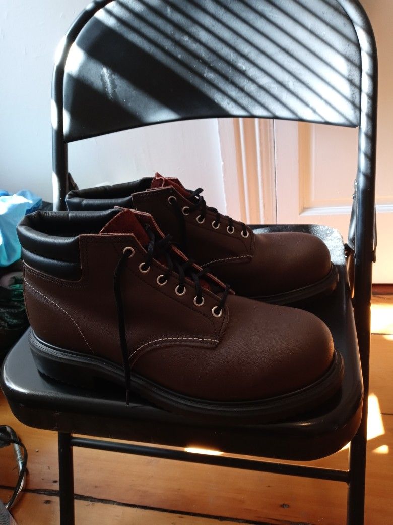 Brand new Never Worn Mens Red Wing Boots