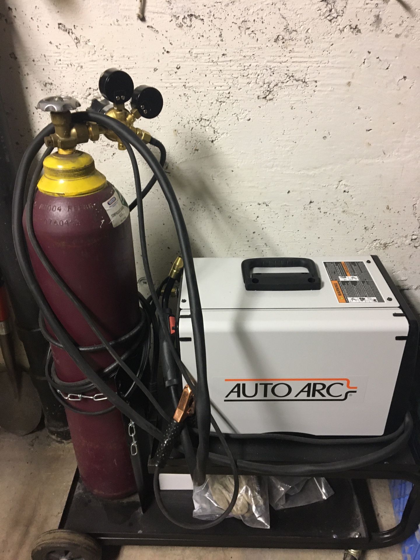Auto Arc 130 and H9B Welding Gun with tank for Sale in Everett, WA