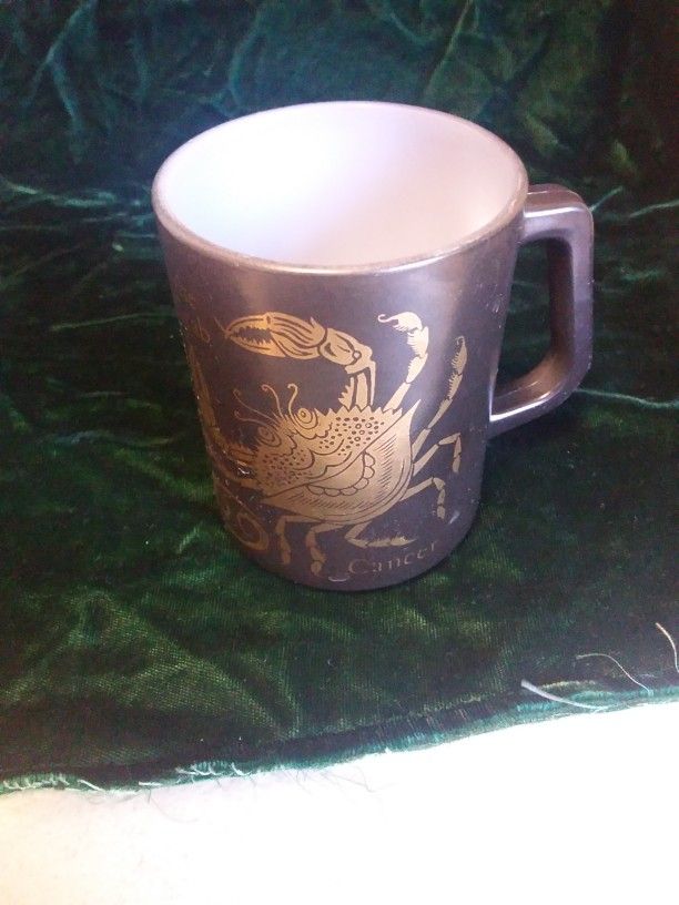VINTAGE BLACK GOLD ZODIAC COFFEE MUG SIGN OF CANCER FEDERAL GLASS