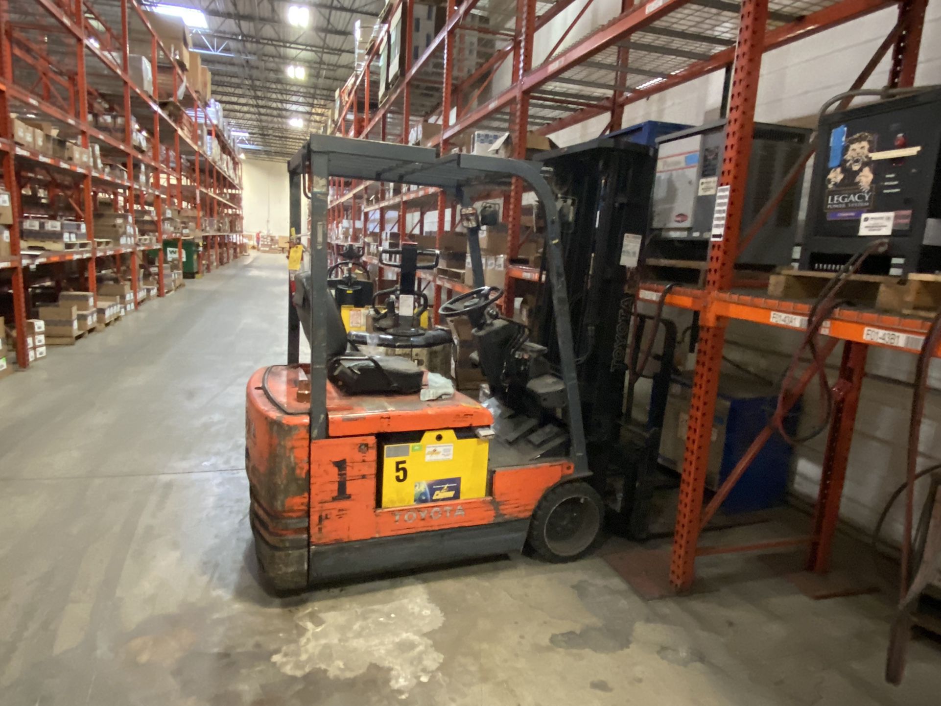 Forklift/floor Scrubbers And More 