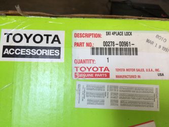 OEM Toyota Lexus Accessories Lockable Ski Snowboard Rack Attachment 00278-00961 