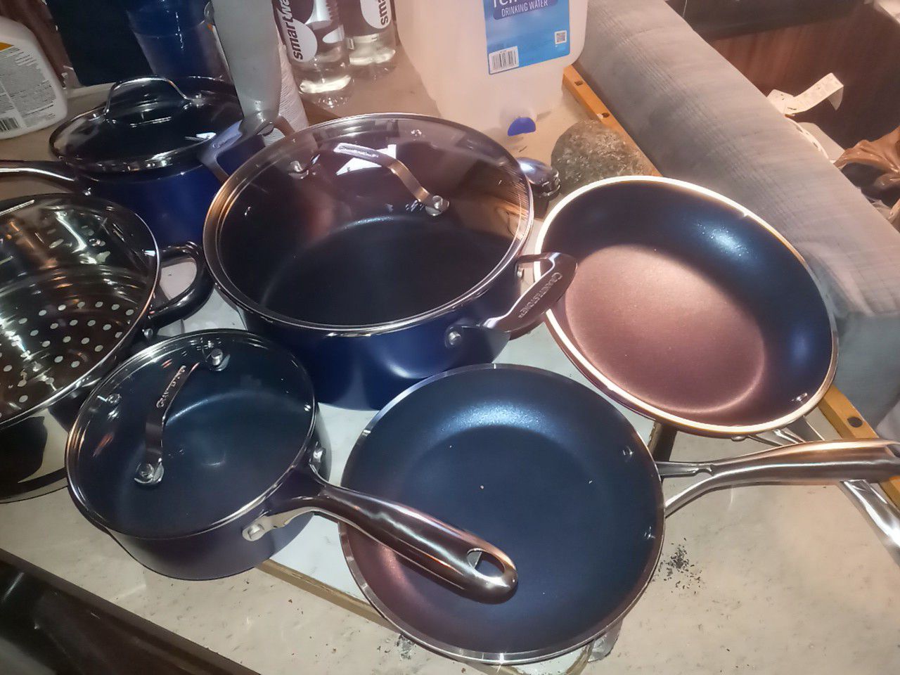 Pan set never been used