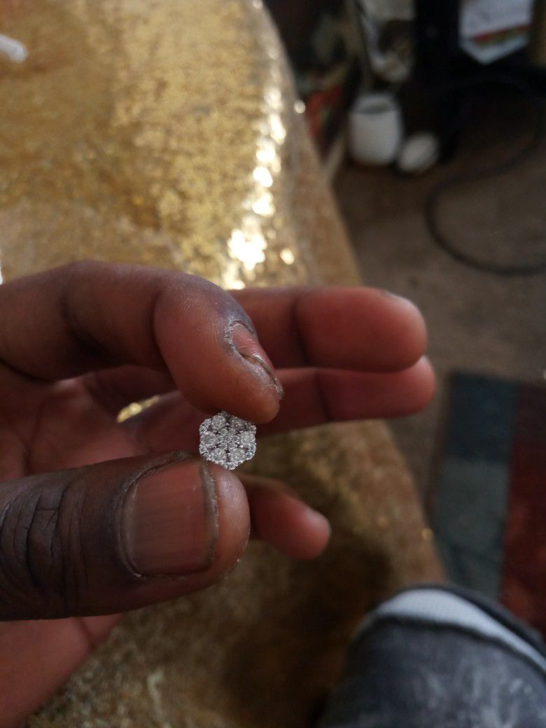 Single Moisanite Diamond Earrings Passes Diamond Tester 