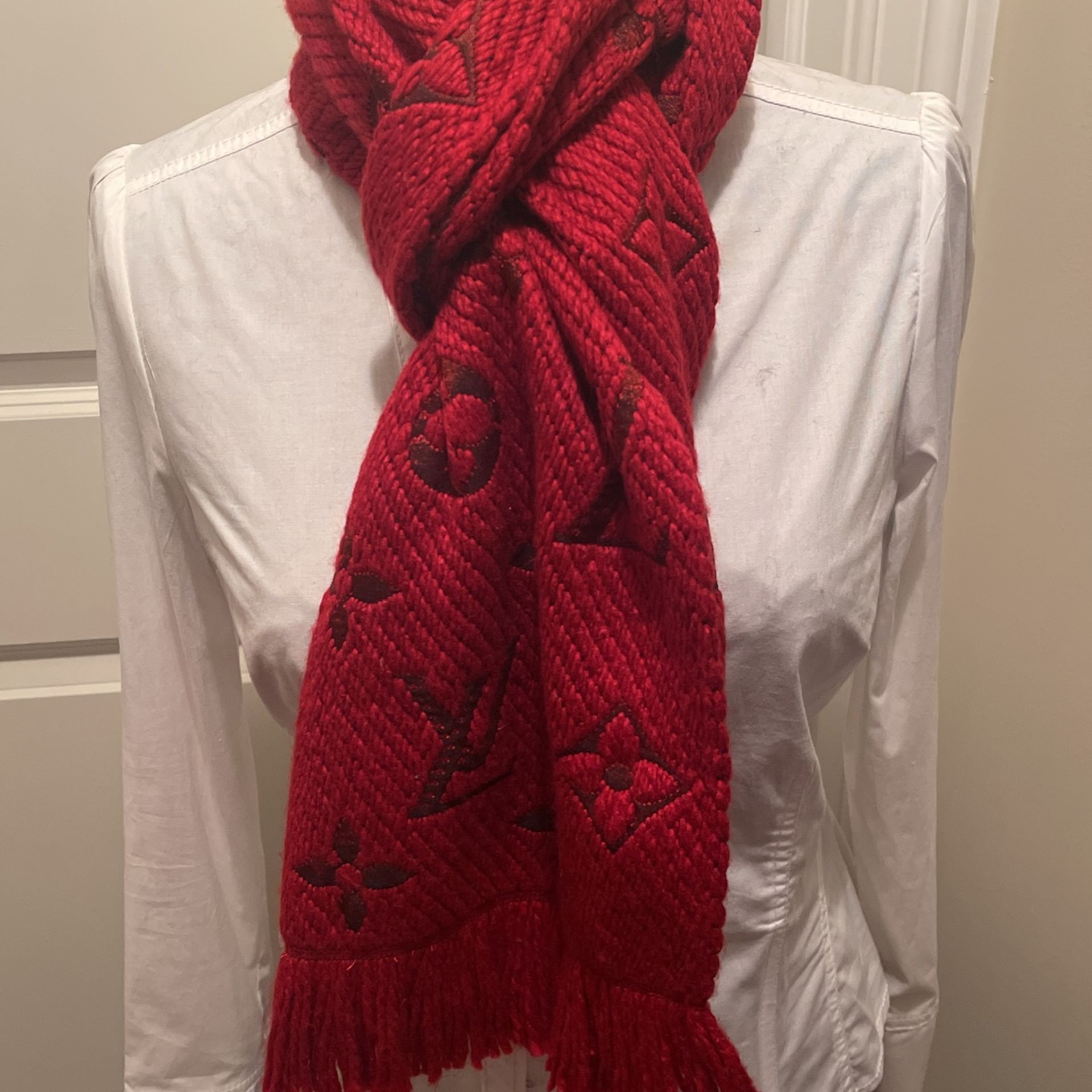New authentic louis vuitton red logomania scarf