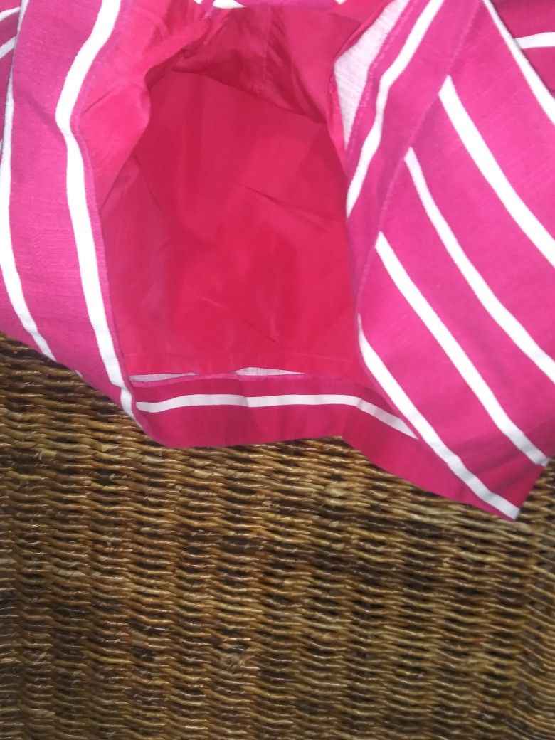 Banana Republic Women's Size 4 Red White Stripe Pencil Skirt Fully Lined
Excellent Condition!!
**Bundle and save with combined shipping**