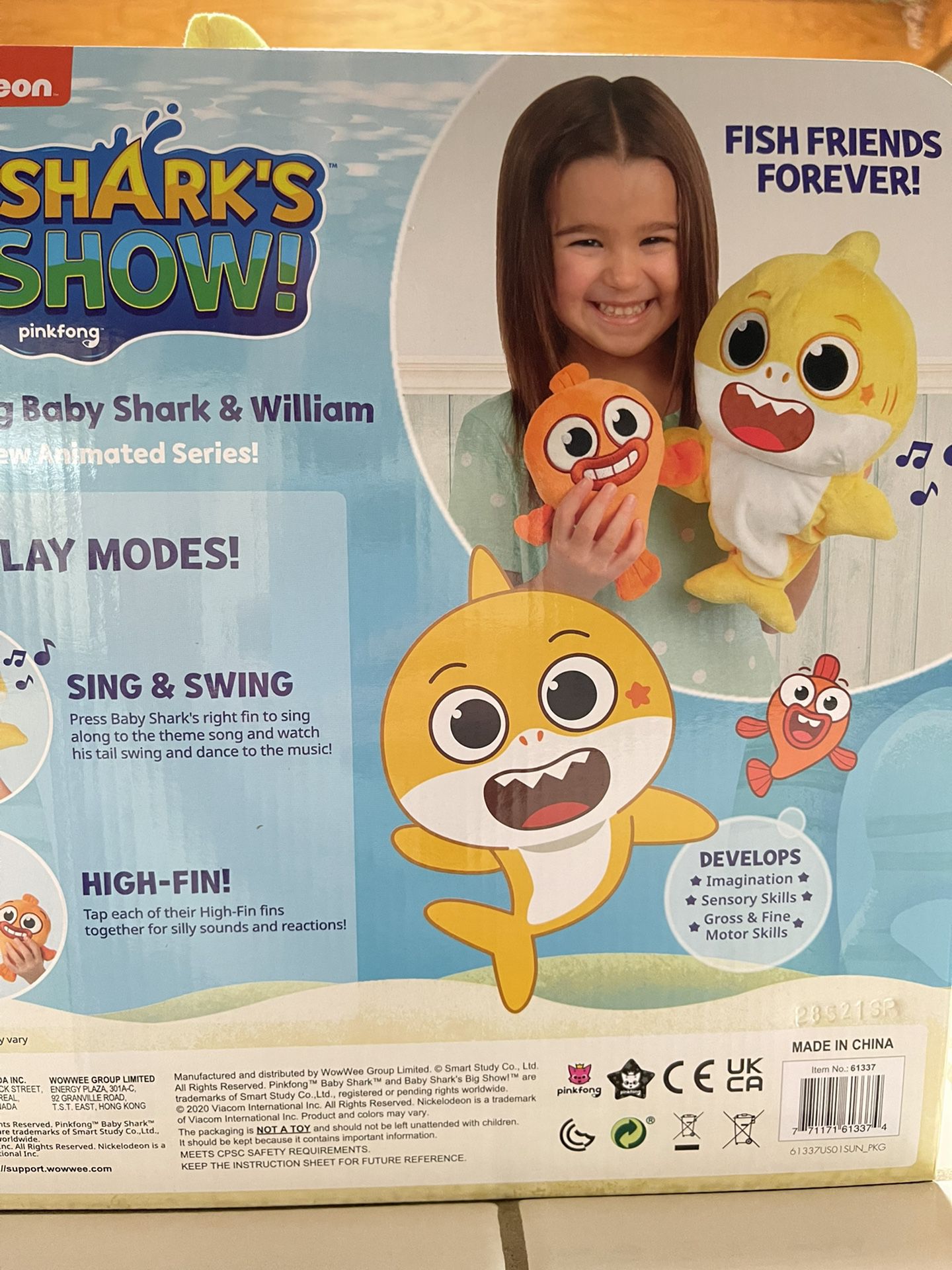 Baby Shark's Big Show Sing & Swing Baby Shark & William Toy Set
