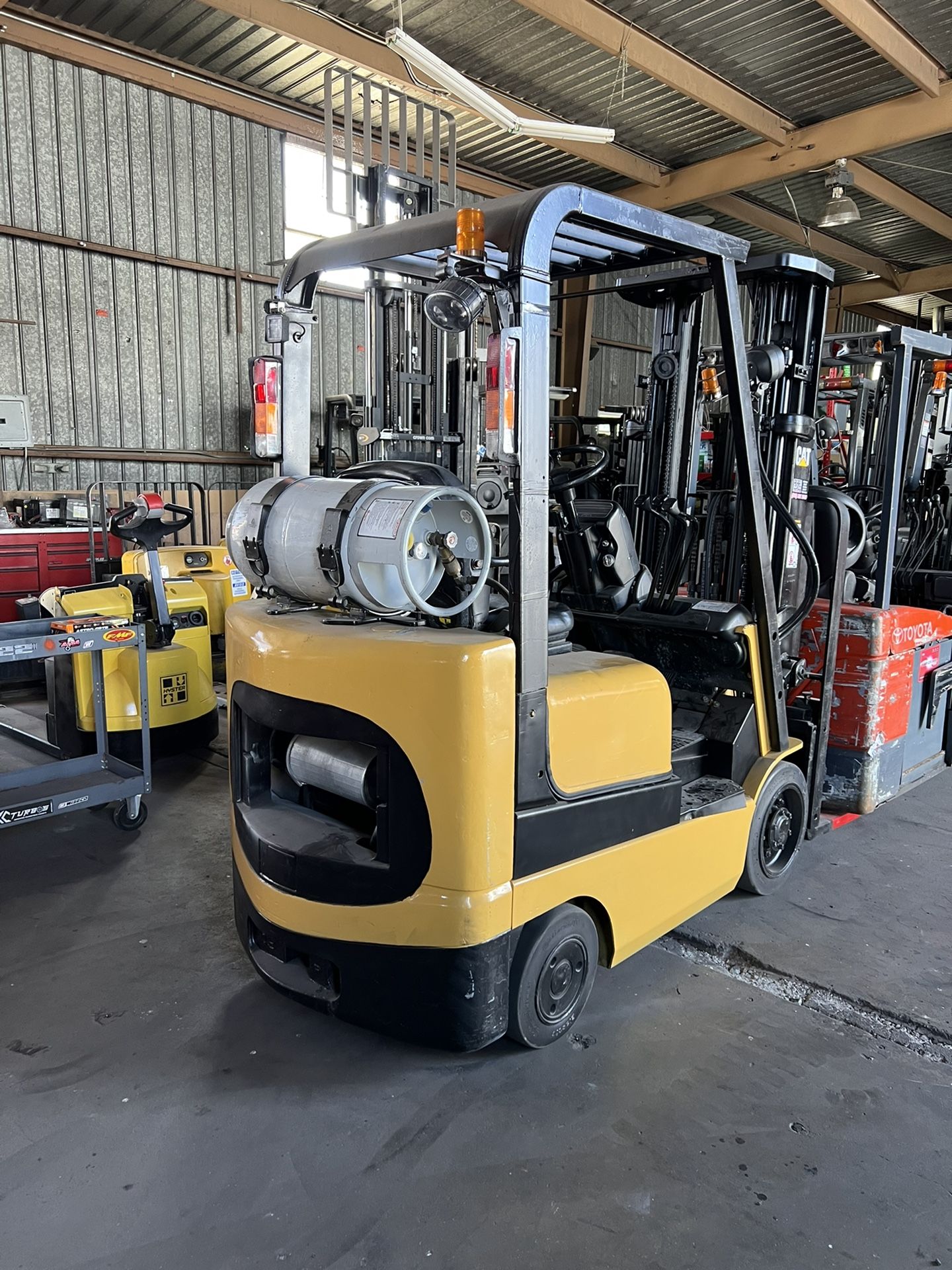 3,500 LB CAPACITY CATERPILLAR PROPANE FORKLIFT