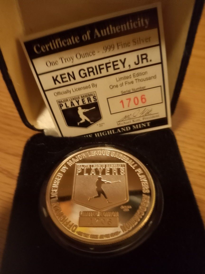 .999 Fine Silver Signature Series Ken Griffey Jr Highland Mint Round