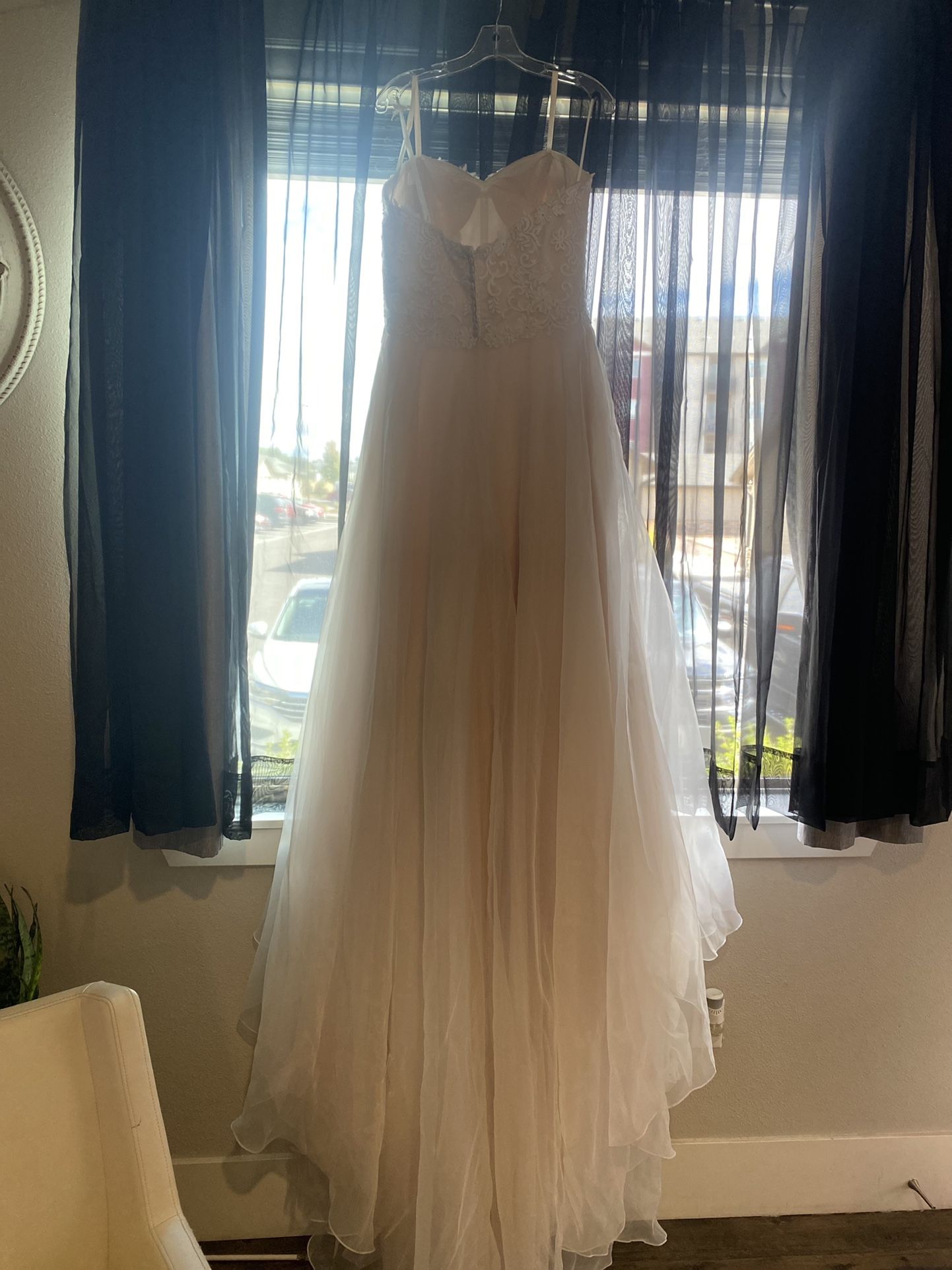 BRAND NEW WEDDING DRESS NEVER BEEN Worn