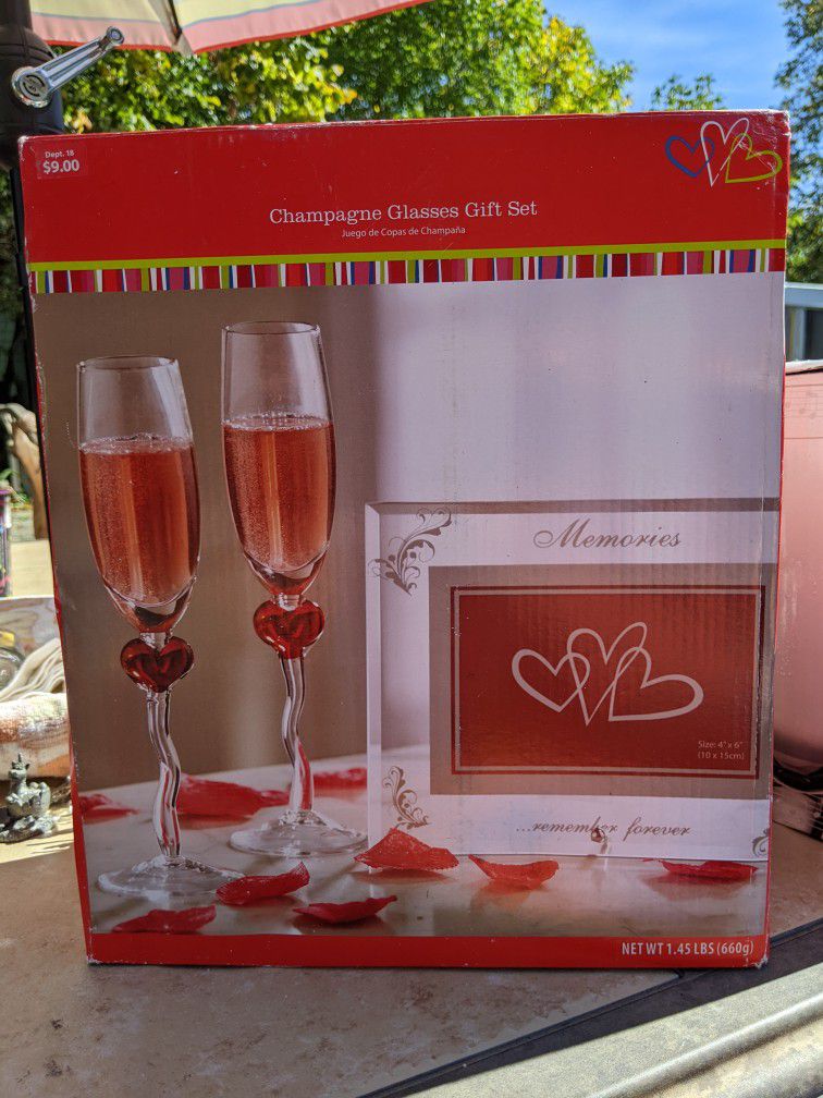 Valentine's Champagne Flutes