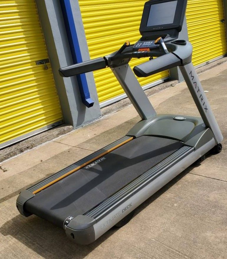jk/Matrix T7XE Treadmill