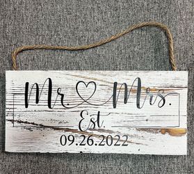 Personalized Mr & Mrs Sign Thumbnail