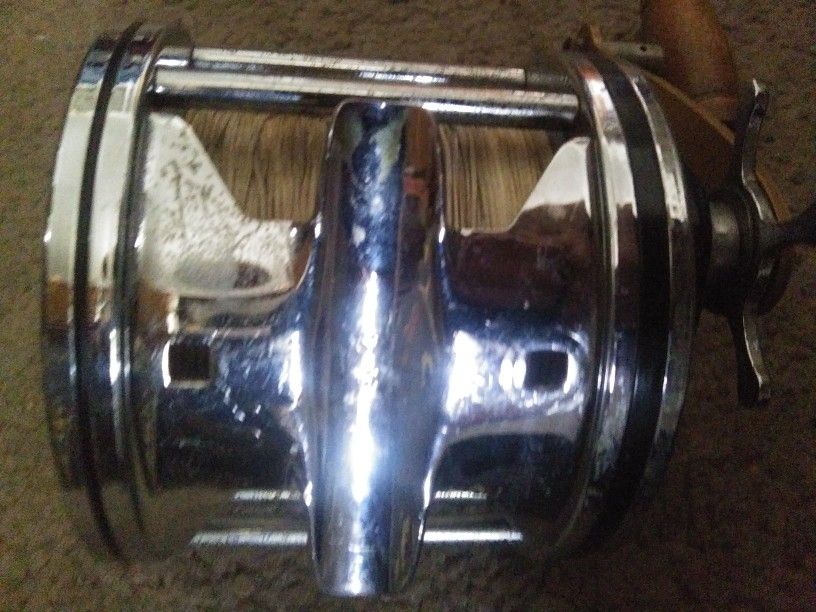 PENN SENATOR 6/0 30-114 REEL
