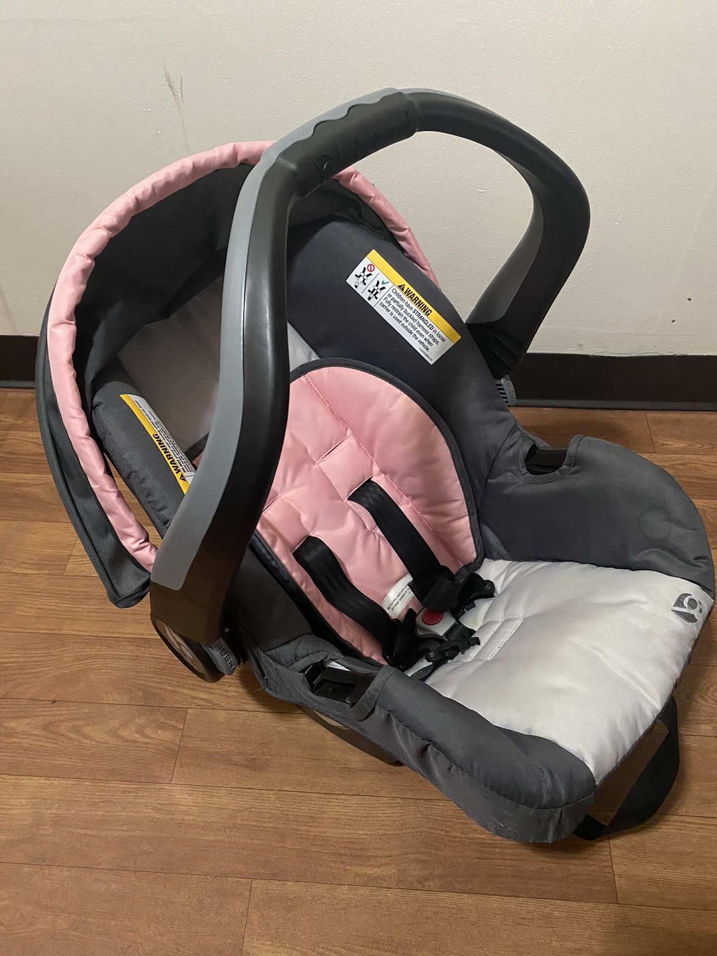 Baby Car Seat w/ retractable overhead shade cover ( BabyTrend )