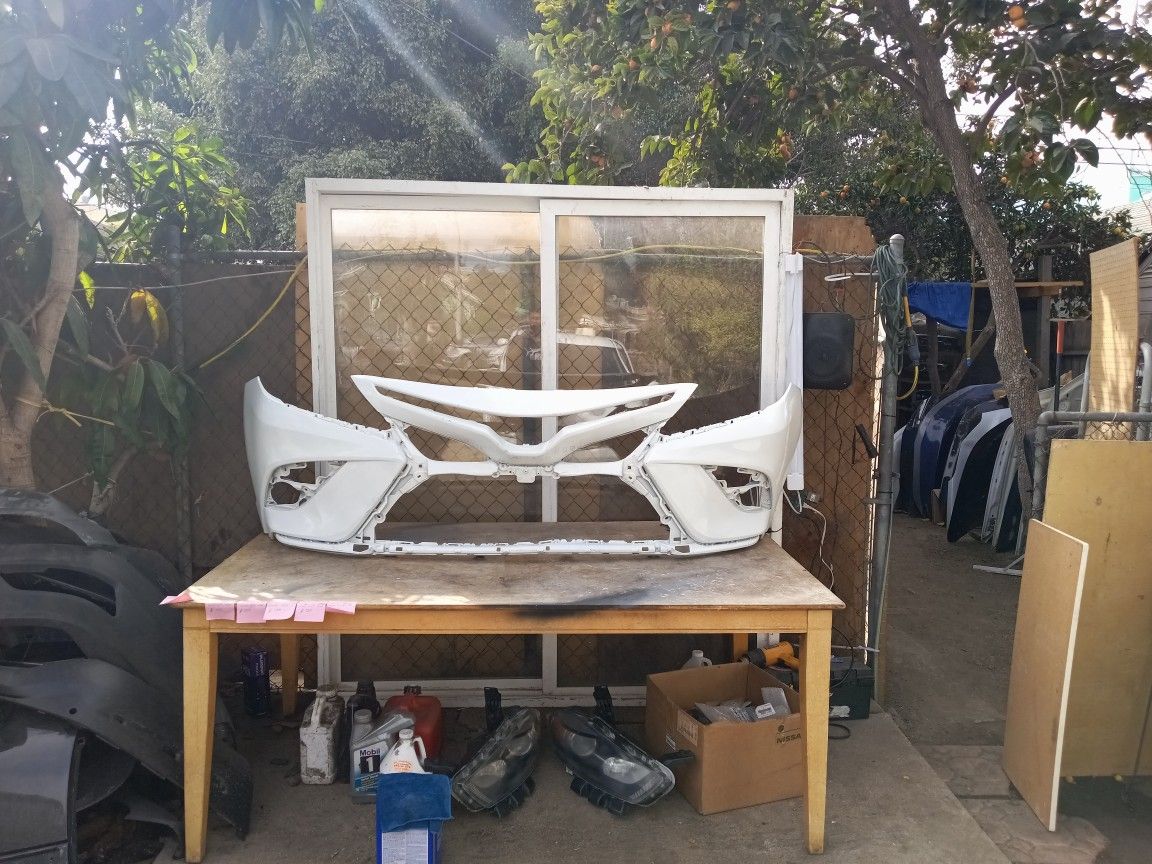 2018-2020 Toyota Camry Front Bumper OEM