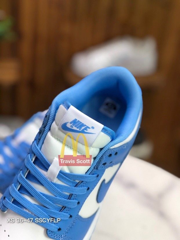 Nike Dunk Low UNC Never Used