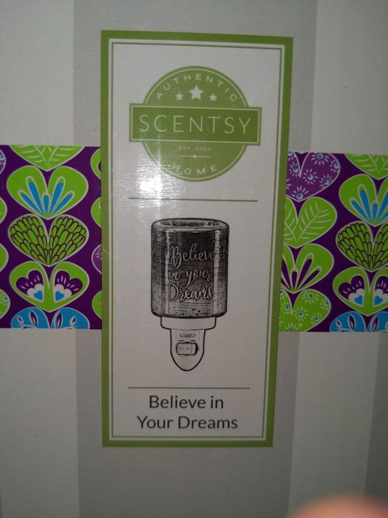 Scentsy Items This Is All Over $100 I Did The Research $95 Is A Steal Plus If Your Near Me I'll Even Deliver It To U For Free