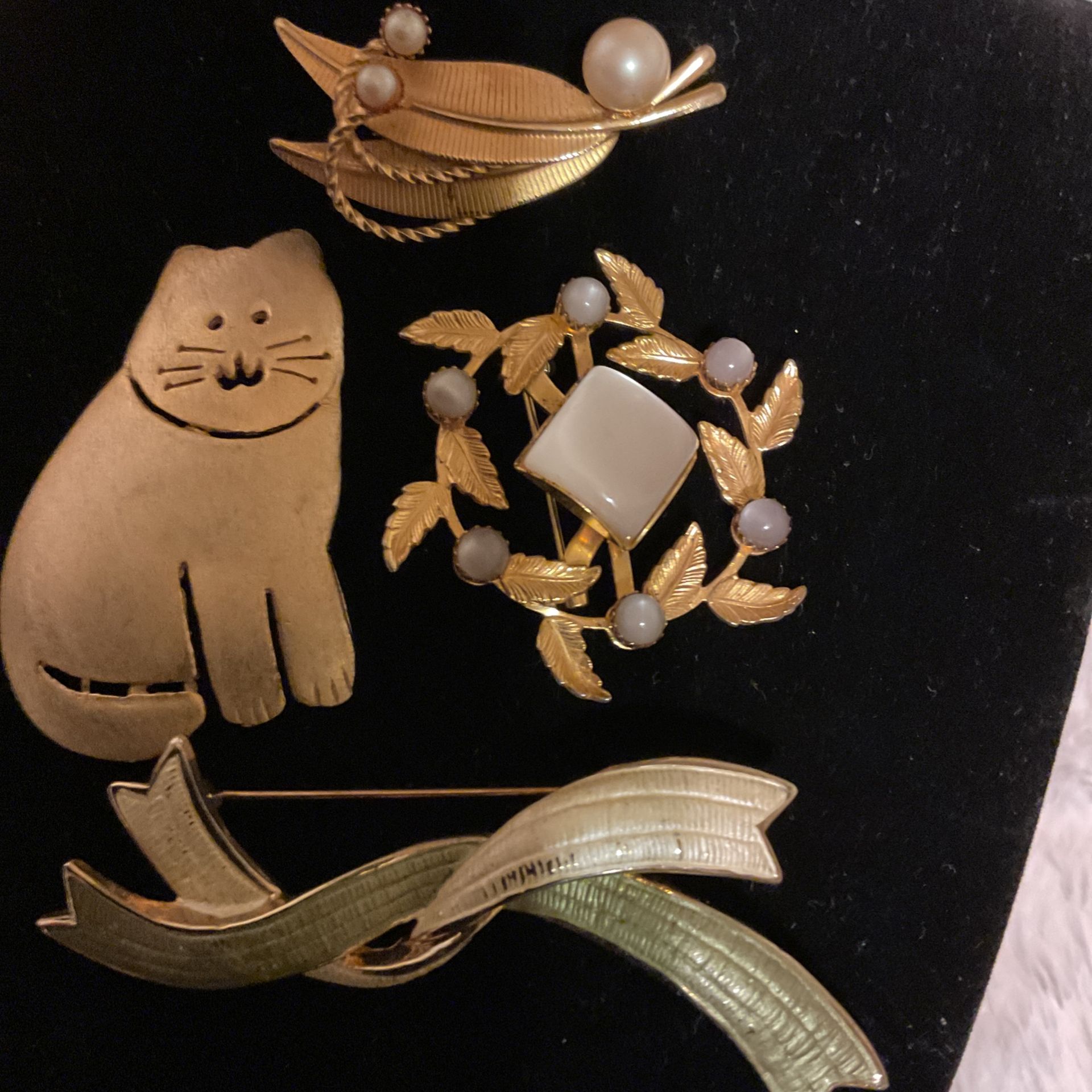 4 Vintage Goldtone Brooches