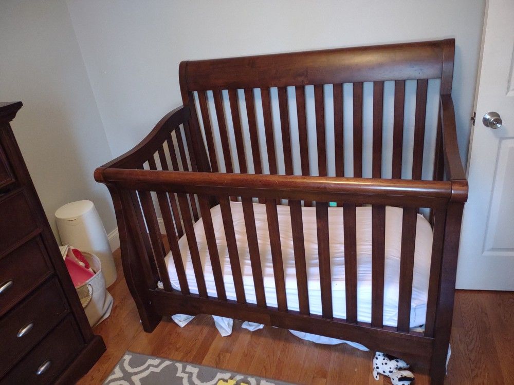 Standard Convertible Crib With Dresser And Full Size Rails