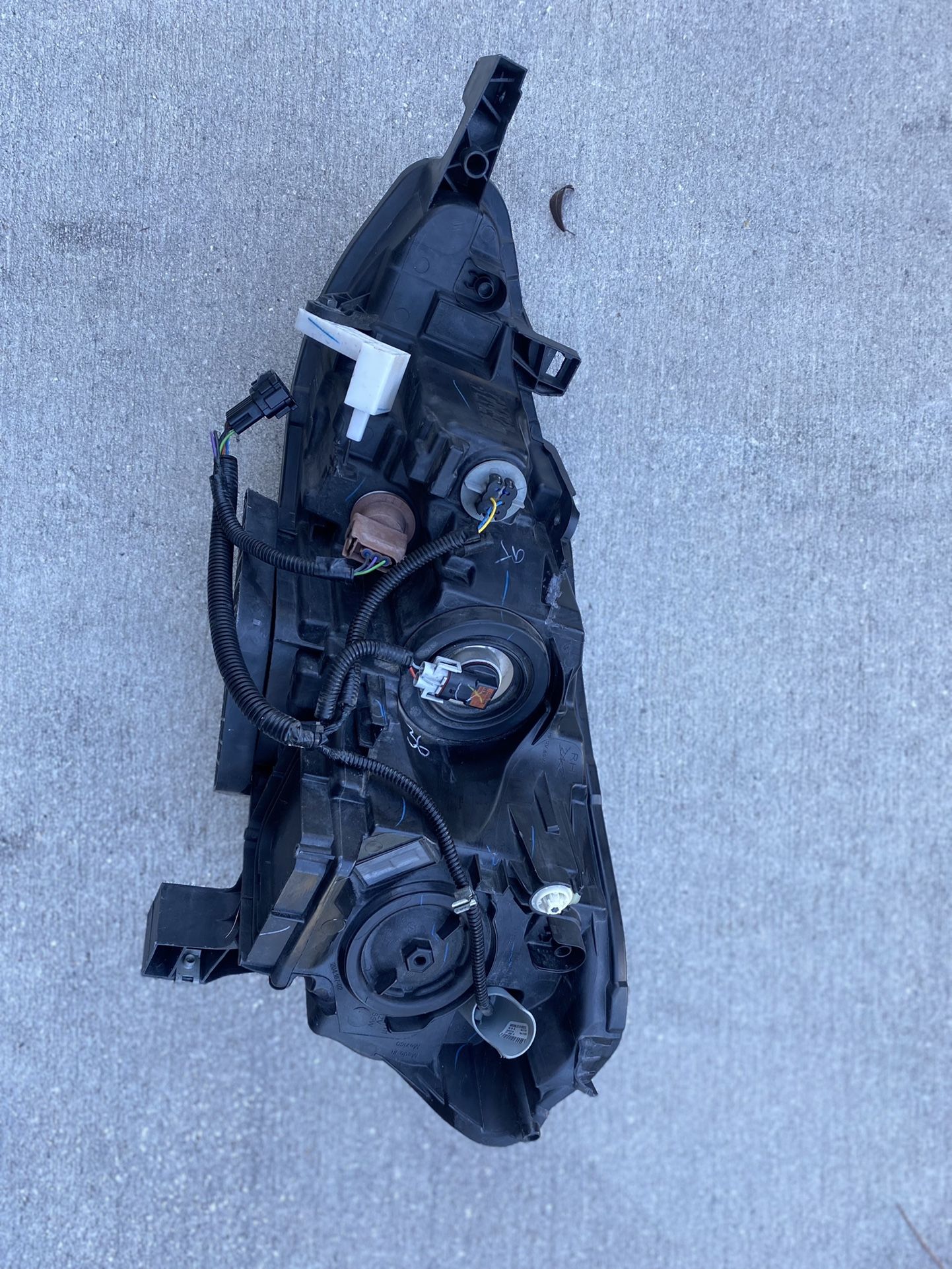 Passenger (RH) Side Headlight Assembly