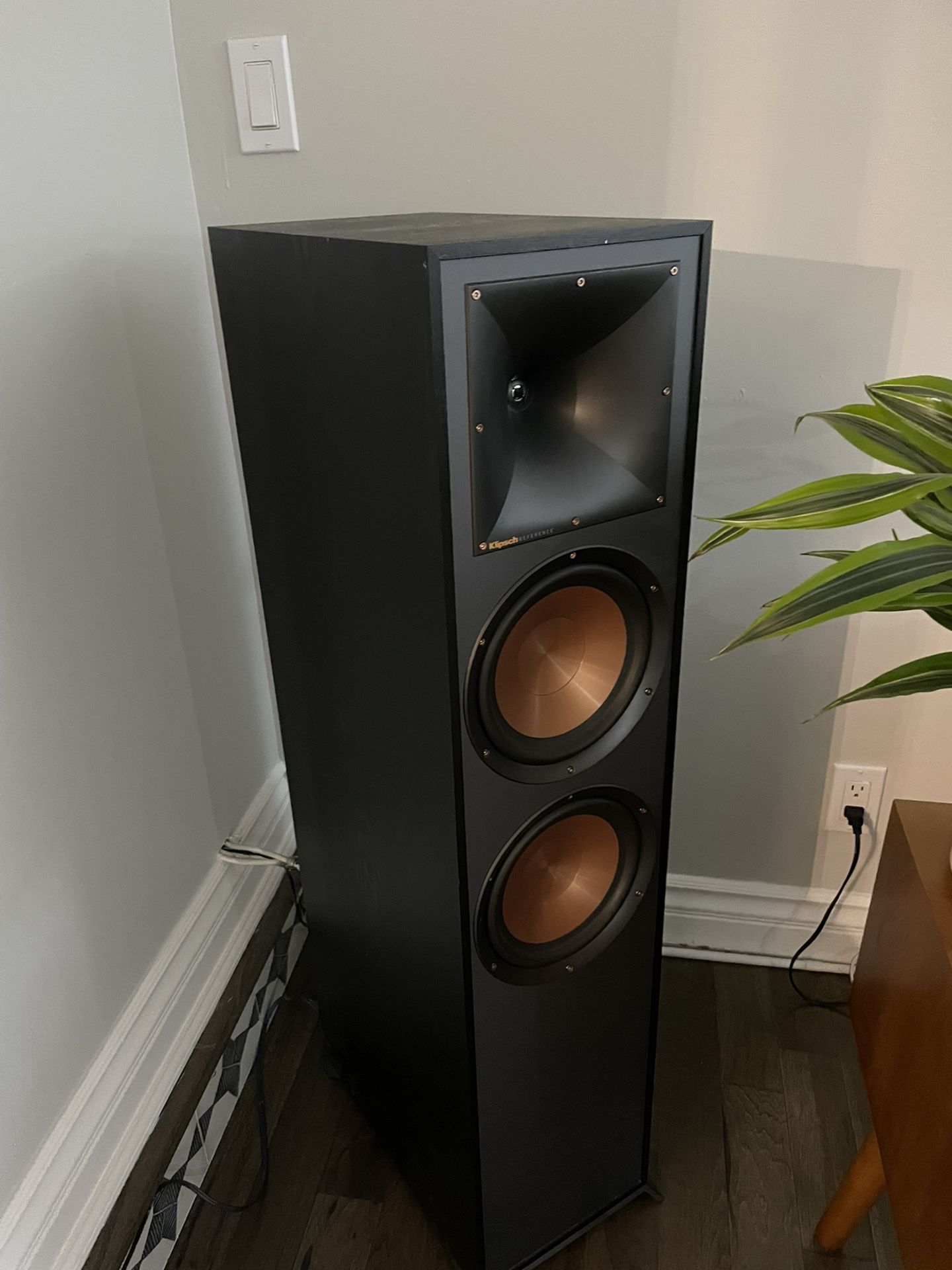 Klipsch R-820F Floorstanding Speakers - Pair!