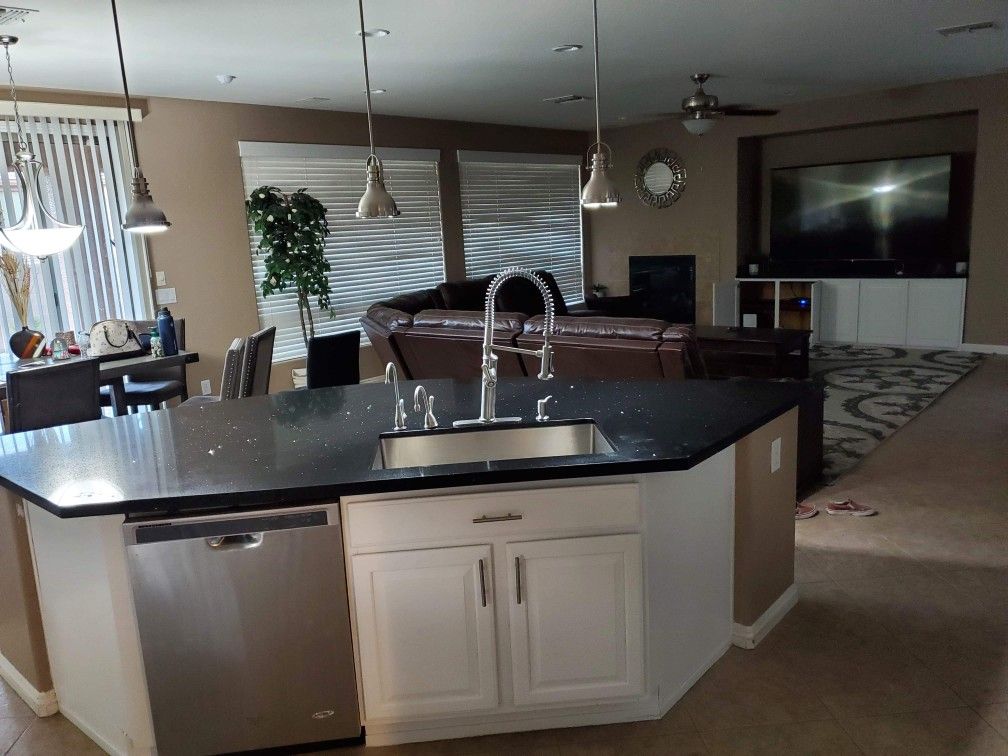 Quartz & Granite Countertops