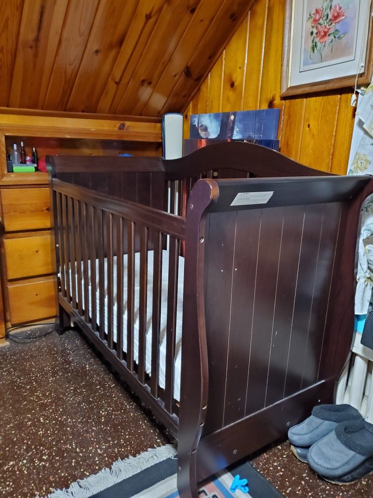 Crib/ Day Bed