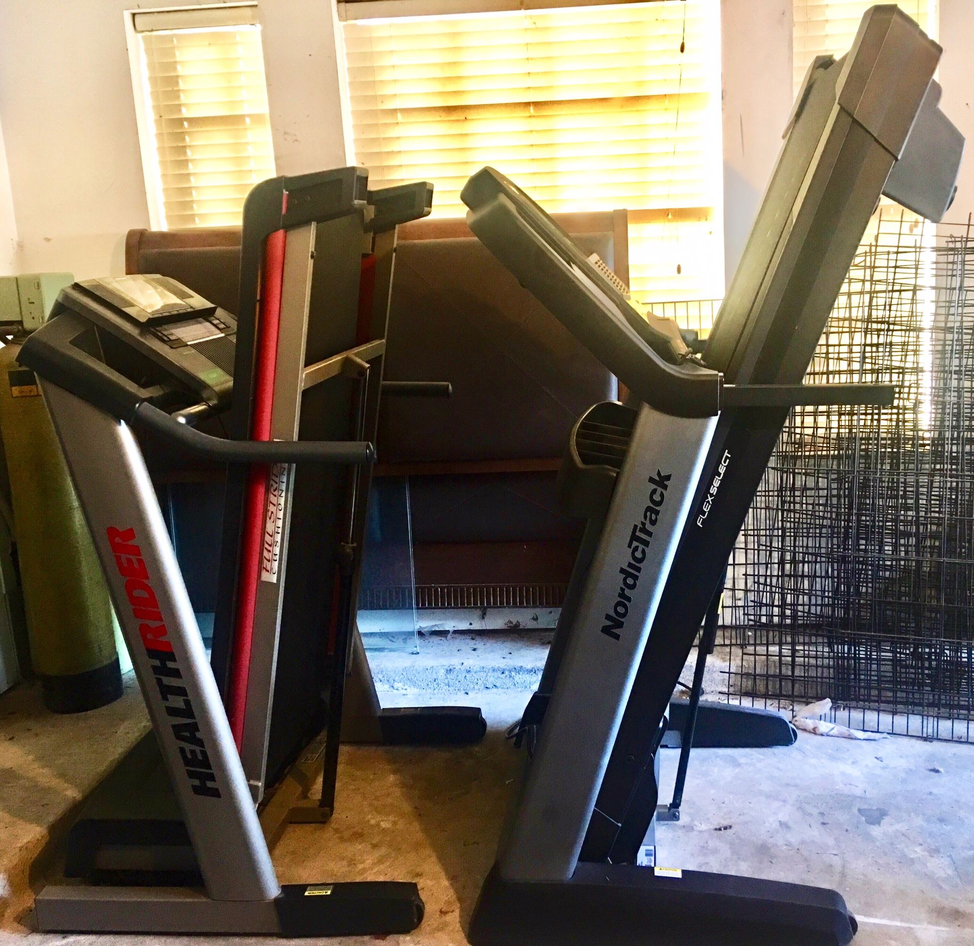 NORDICTRACK ELITE 3700 INTERACTIVE TREADMILLUSED for Sale in Katy, TX