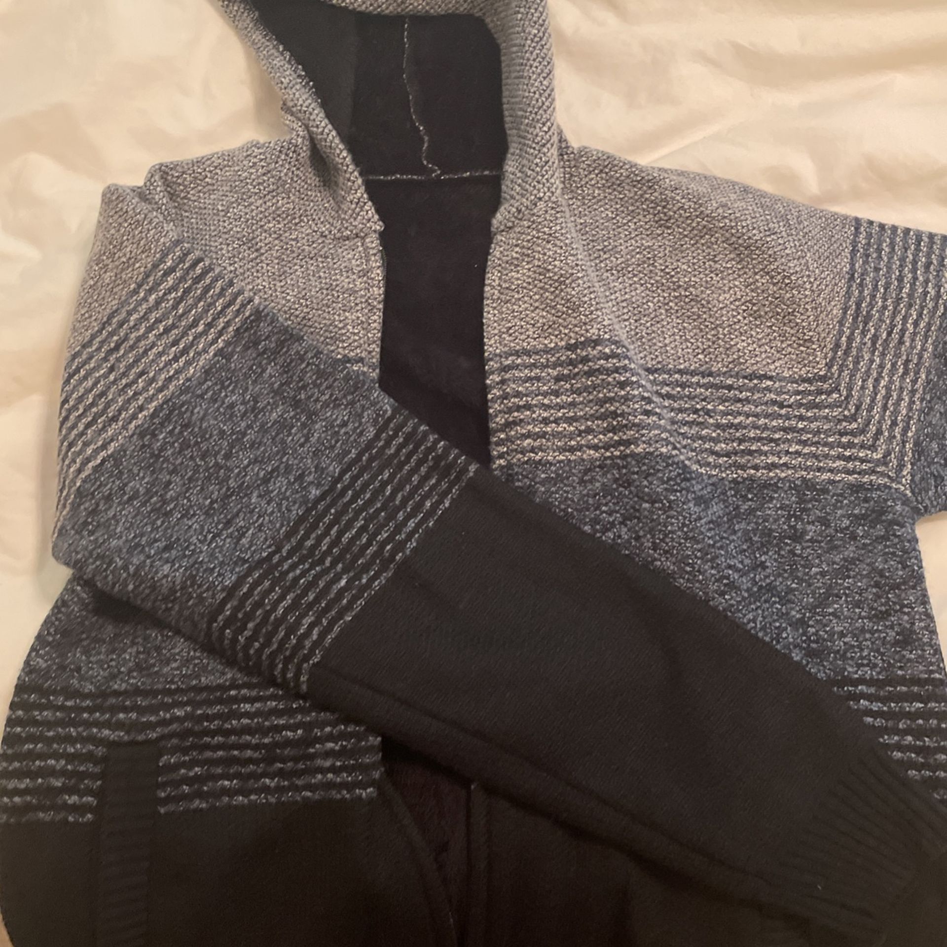 patterned blue hoodie zip