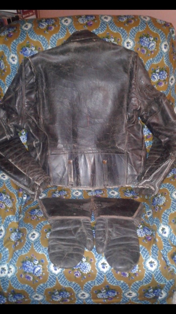 EXTREMELY RARE 1954 HARLEY DAVIDSON LEATHER JACKET WITH LEATHER GAUNTLETS