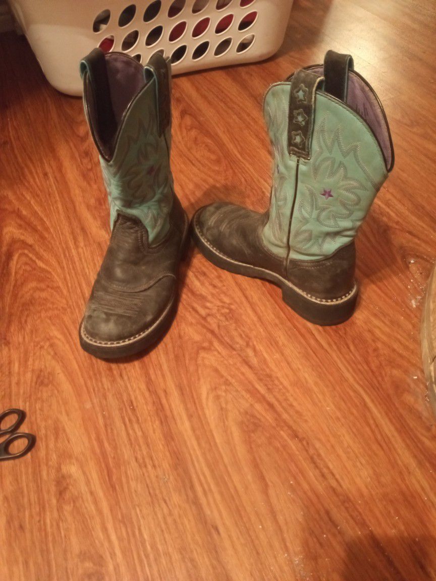 Ladies Ariat Boots Size 6