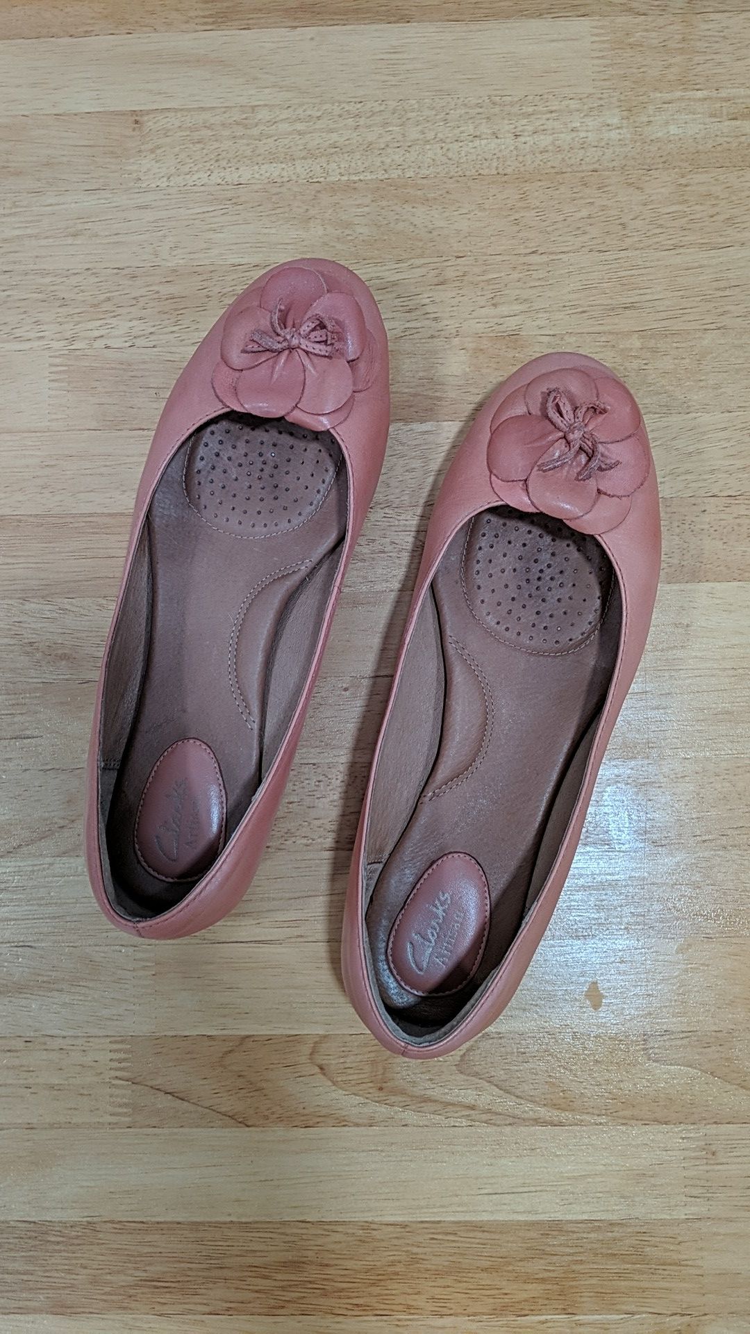 Clark's size 11W Leather Flats