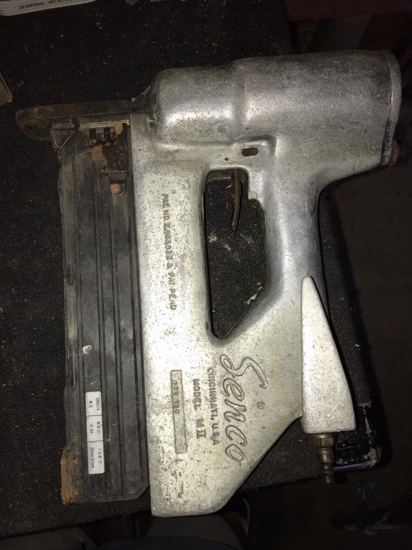 Senco pneumatic staple guns
