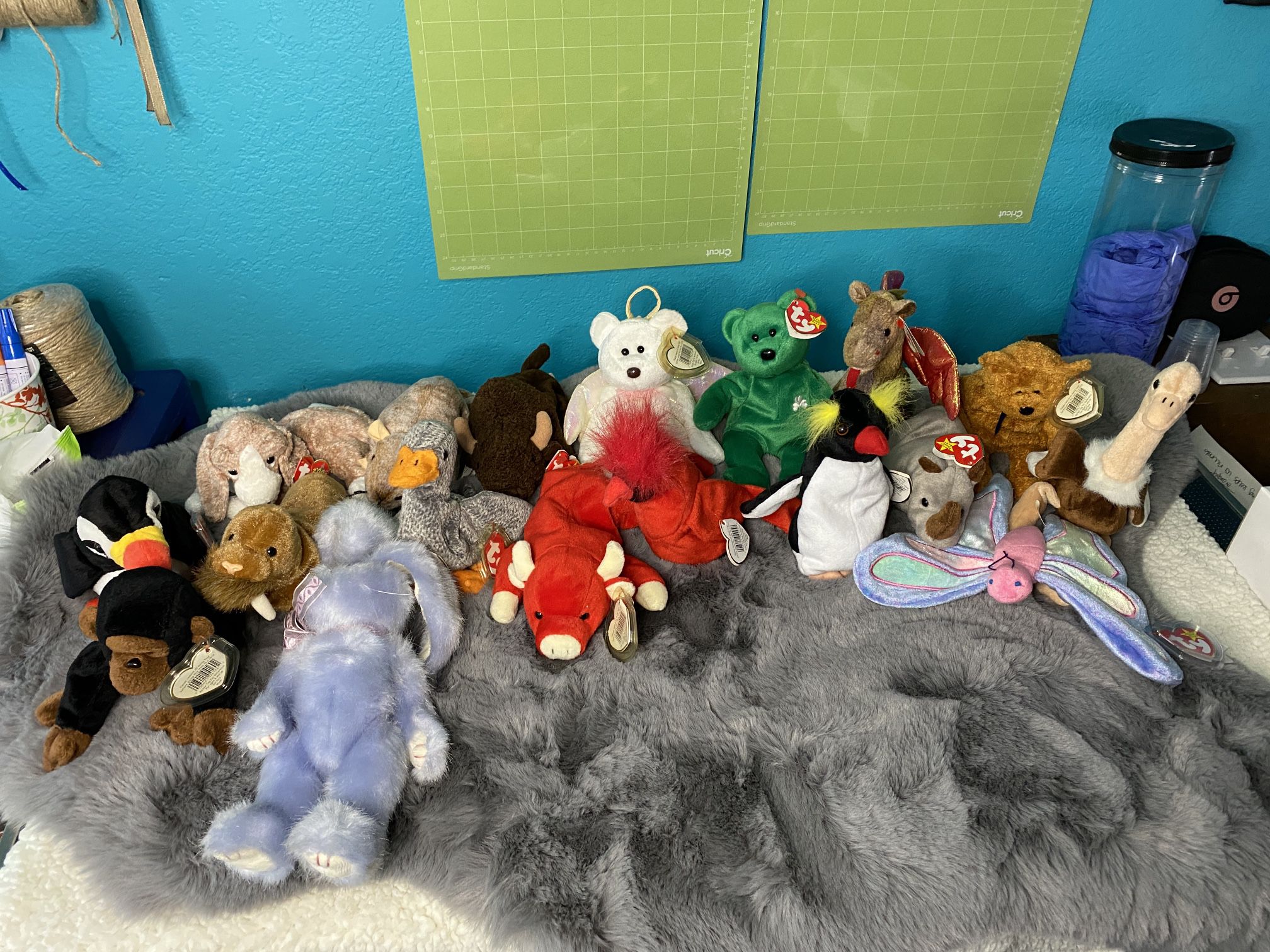 Large Lot Of Beanie Babies 