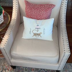 Gorgeous!! 4  Ivory Club Chairs .  Like-new Condition;  Thumbnail