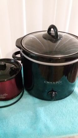 Crock pot one small red and one large black color Thumbnail