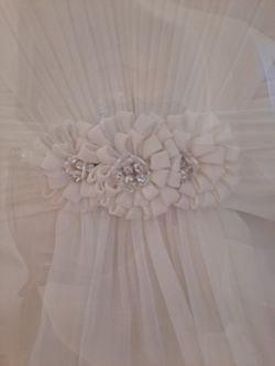 Beautiful White Wedding Dress Thumbnail