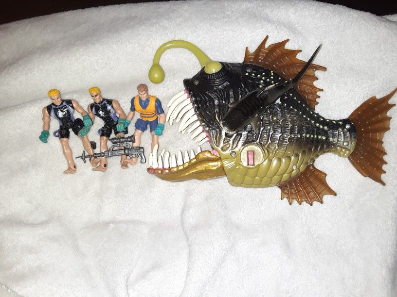Childrens Toys 3 Scuba Divers 2 Fish
