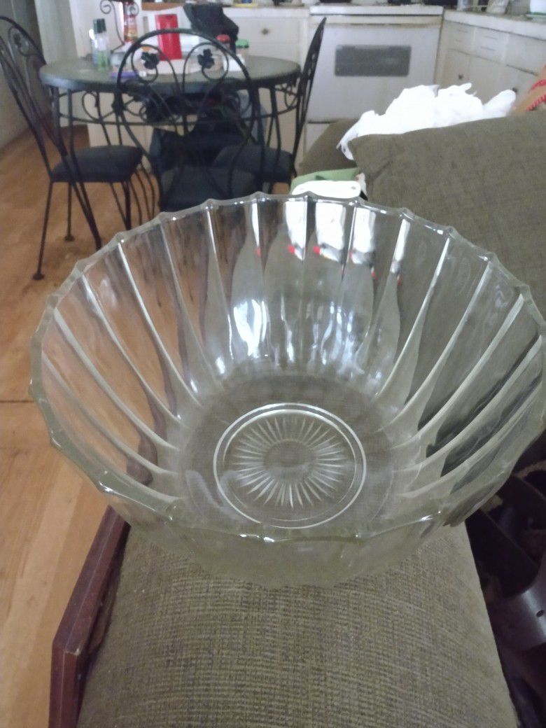 Vintage  Punch Bowl  W, 12 Cup Set.  Good Condi,, No Dents    Crystal   Bowl And Cups 