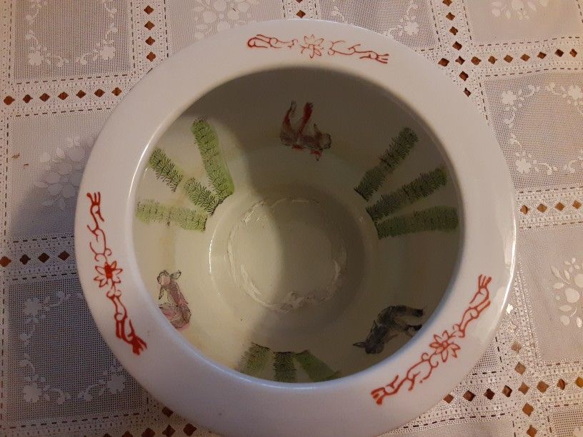6,5 INCHES TALL AND 8,5INCHES WIDE AT TOP VERY BEAUTIFUL LOOKING ASIAN FISH BOWL