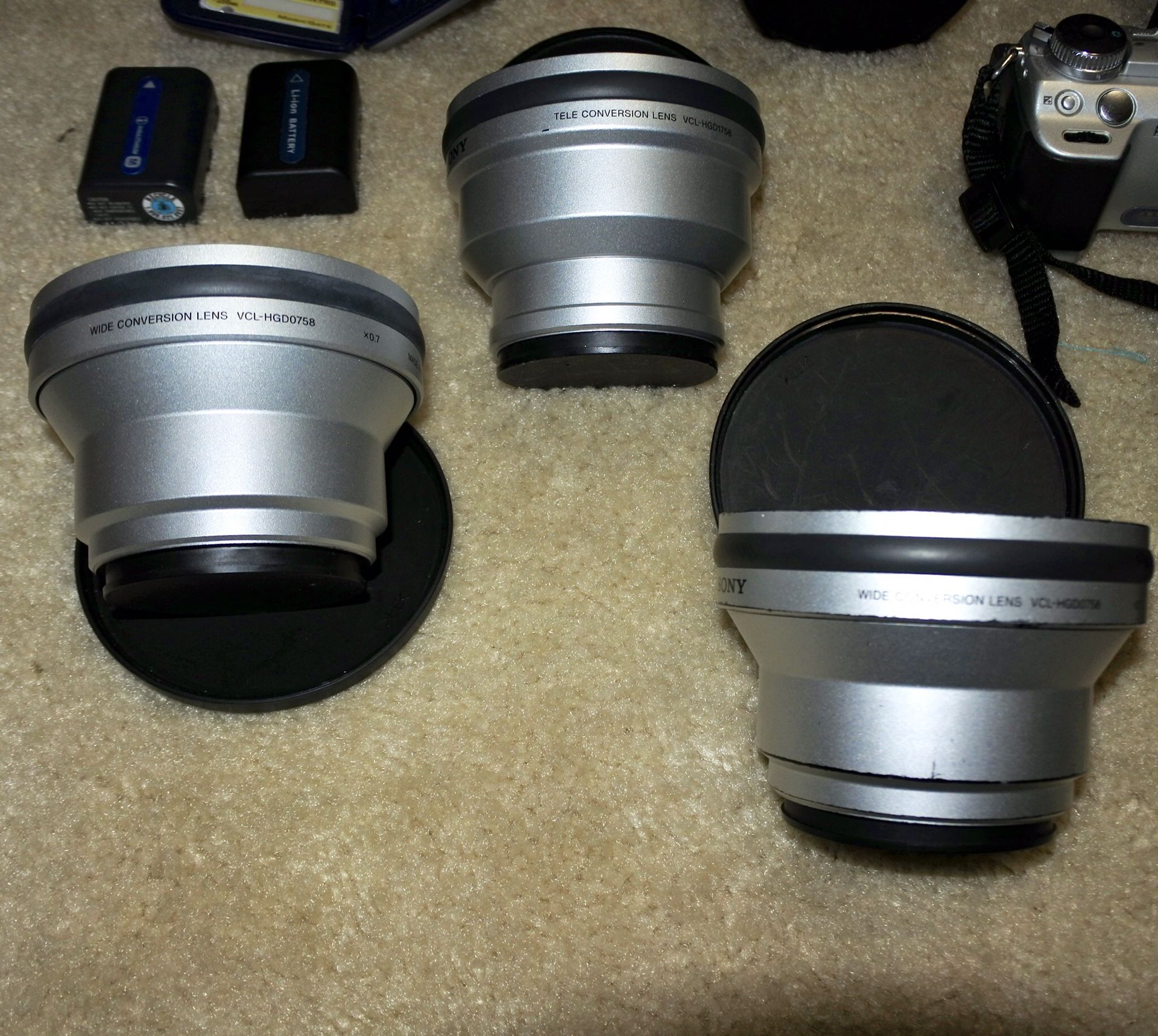 Sony DSCF717 Camera with 3 Lens and accessories bundle lot (night