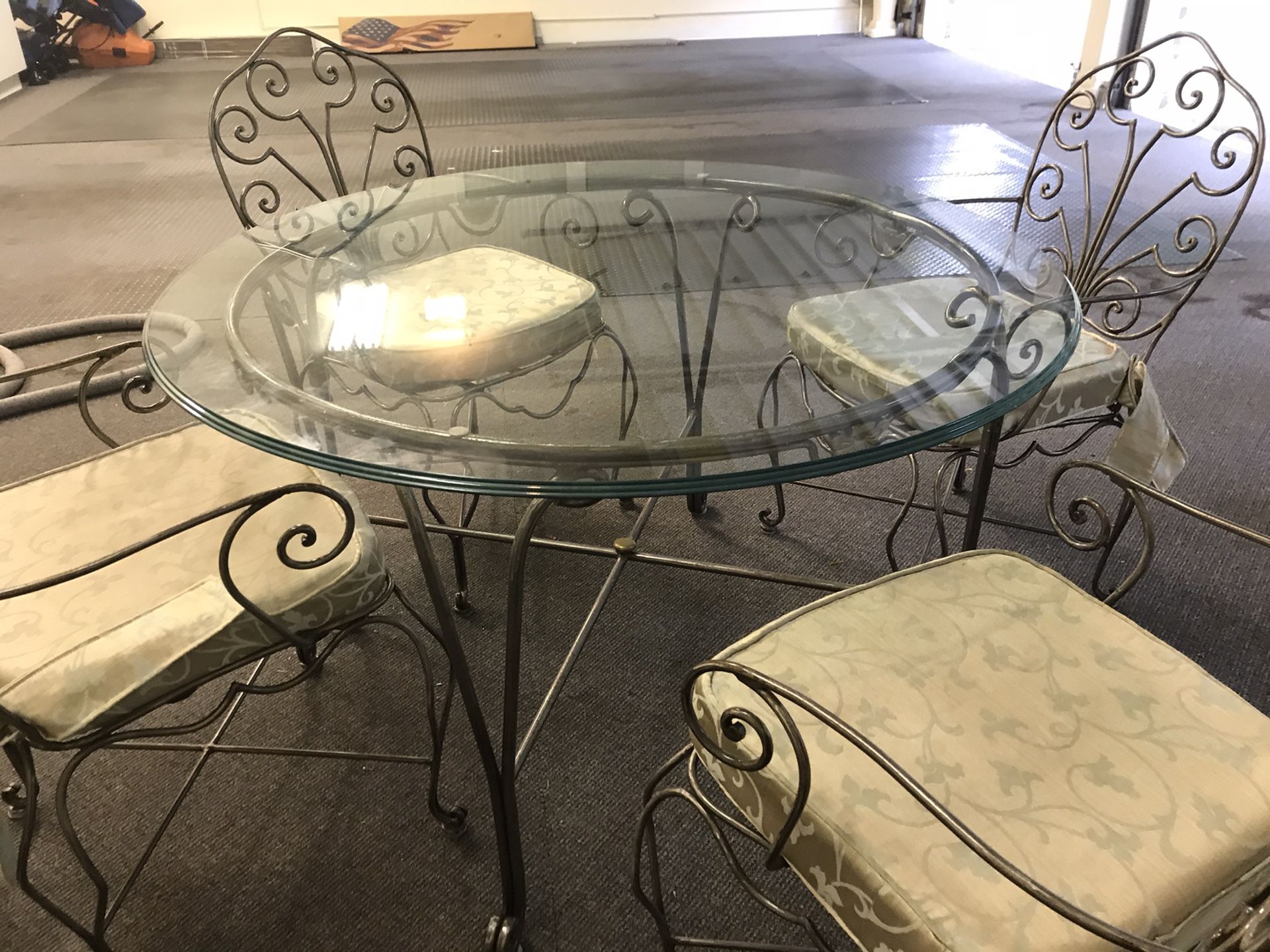 Beautiful Glass 5pc dining nook or patio set